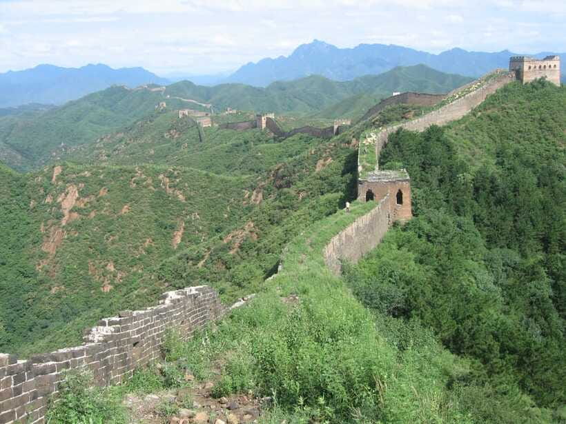 Self-guided challenging hiking from Jinshanling to Gubeikou - Back to the Wall at 24-Eye watchtower, then down into Gubeikou