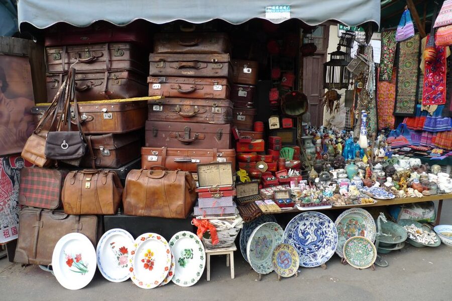 Shanghai: 3-Hour Old Shanghai City Tour - Starting at Renaissance Shanghai Yu Garden Hotel, then straight into Yuyuan