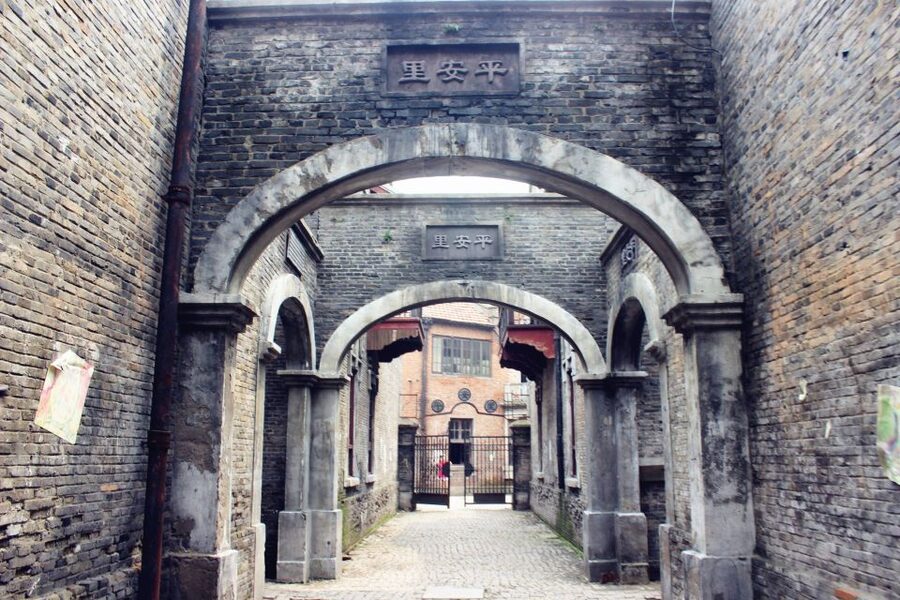 Shanghai: 8-Hour Guided Tour of Old and New City Highlights - Optional add-ons like AP Plaza and Shanghai Museum