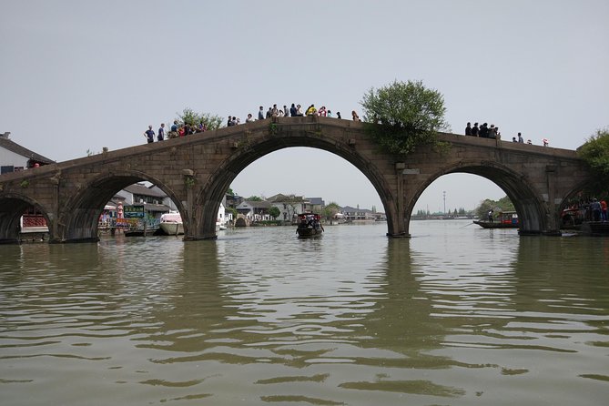 Shanghai Bus Tour:Yu Garden,Chenghuang,Zhujiajiao Water Town,Bund - A one-day Shanghai sampler built around three big icons