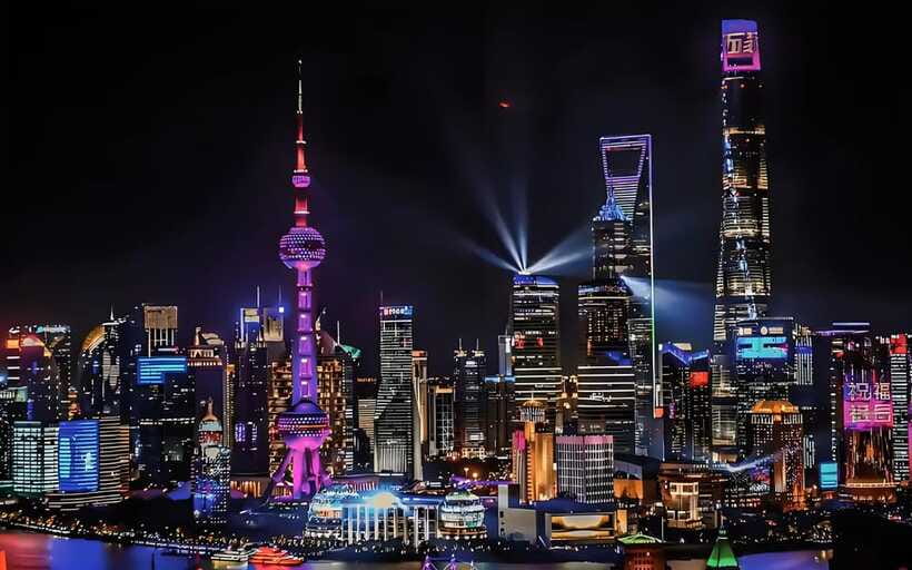 Shanghai By Night: Amazing River Cruise and Hot Pot Dinning - The photo and comfort advantage of VIP seating on a river boat
