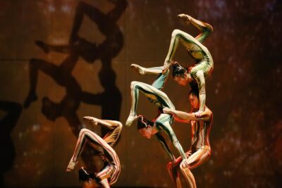 Shanghai Circus World: ERA2 Intersection of Time Acrobatics Show