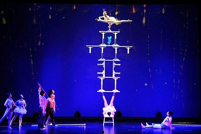 Shanghai Dinner and Acrobatics Show - A 5 pm dinner and acrobatics night that fits your Shanghai schedule
