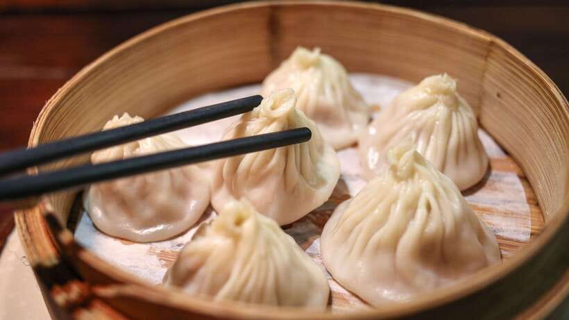 Shanghai: Evening Walking Food Tour - “Shanghai carbs” and how the menu tells you the city