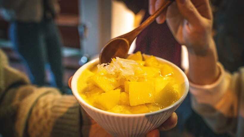 Shanghai: Evening Walking Food Tour - The craft beer taphouse finale with unlimited beer and soda