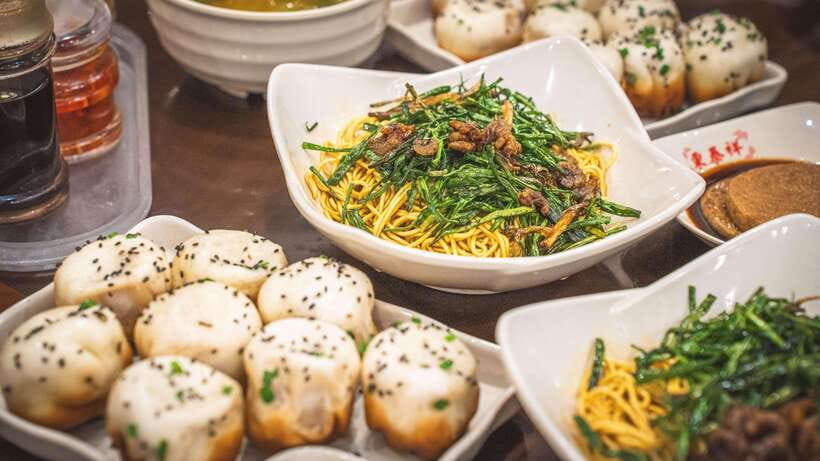 Shanghai: Evening Walking Food Tour - Soup dumplings and the real art of Xiaolongbao