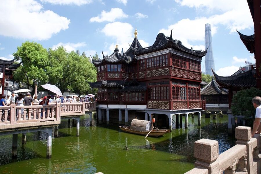 Shanghai: Full Day Classic Bike Tour With an Authentic Lunch - An ancient park with more than a hundred years of history