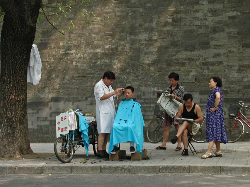 Shanghai: Full Day Classic Bike Tour With an Authentic Lunch - Starting point in Hongkou and how the first minutes set the tone