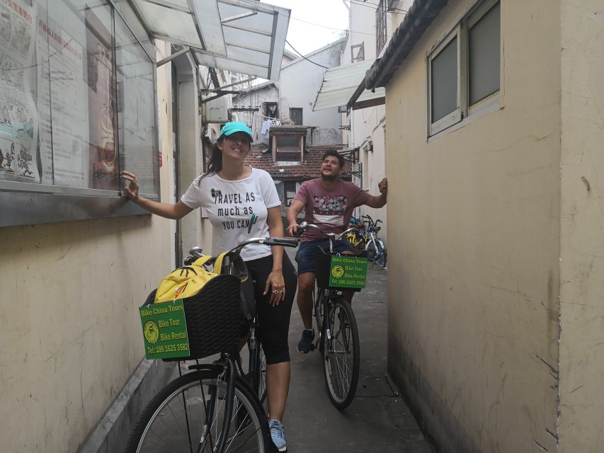 Shanghai: Guided Bicycle Tour - Pace, group size, and the English guide advantage