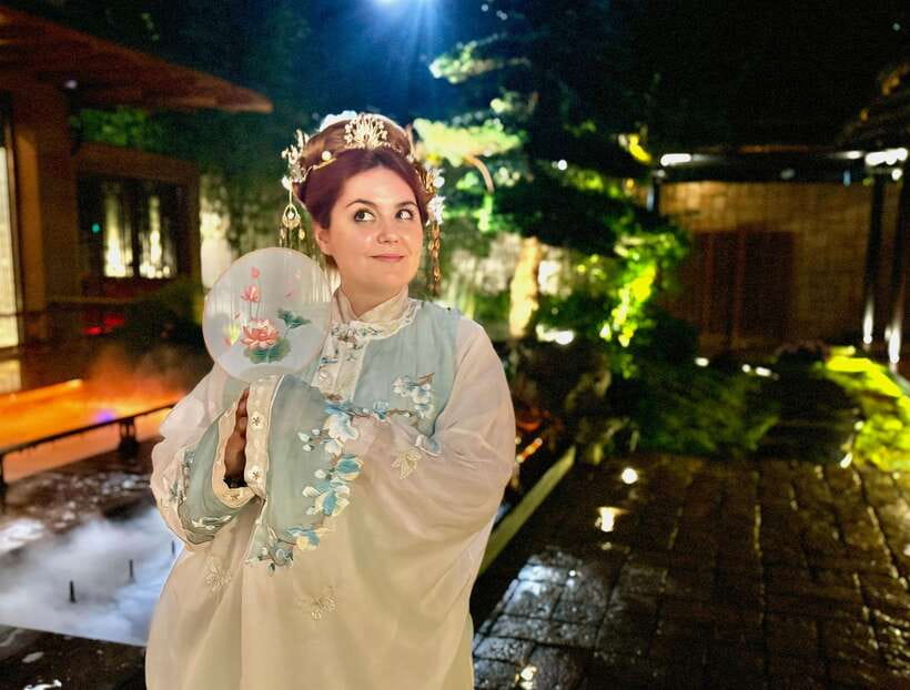 Shanghai Guided Royal Banquet Photo (Incl) with Massage Opt - What Makes This Royal Banquet Feel Like More Than Dinner