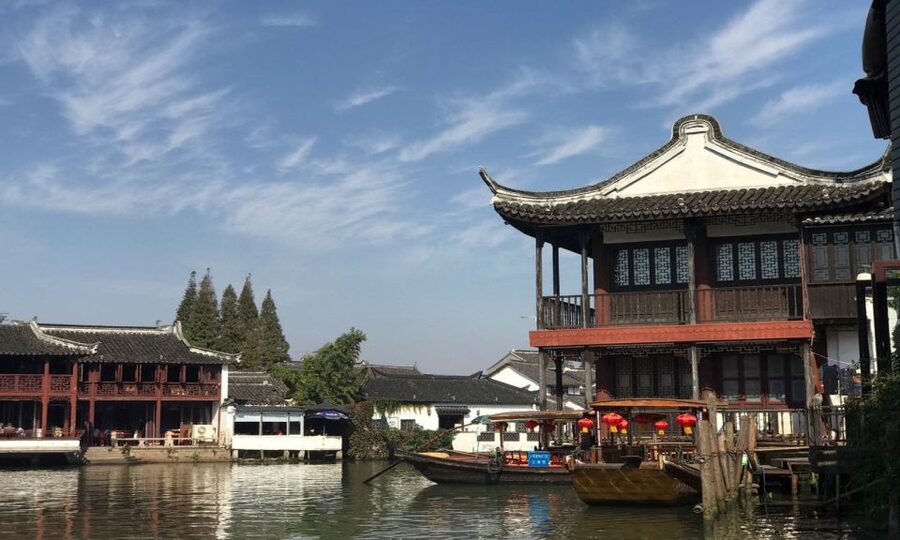 Shanghai Highlights and Zhujiajiao Water Town Private Tour - Getting going smoothly: the private 8-hour format and pickup