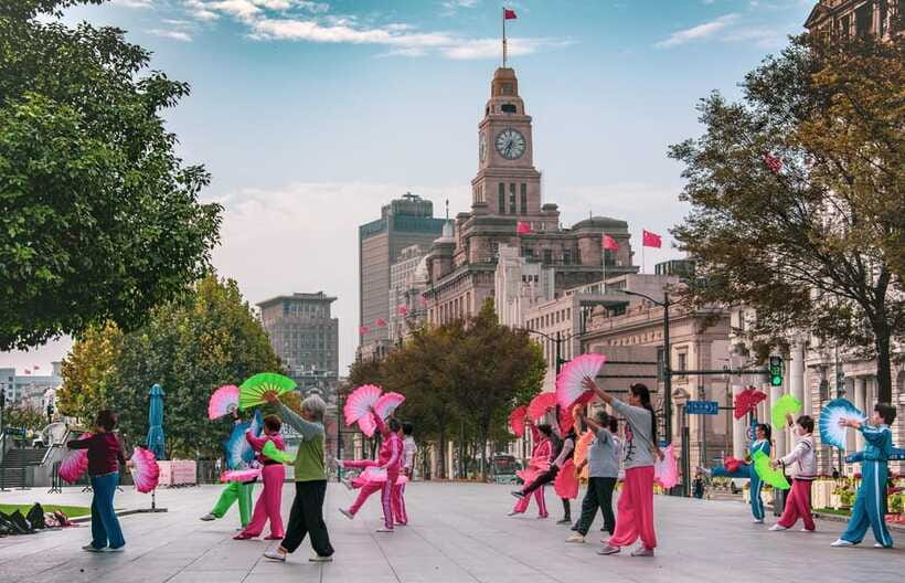 Shanghai Highlights Walking Tour With A Real Local - Old Town and Yuyuan Bazaar: the 400-year garden world