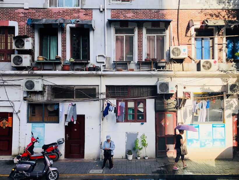Shanghai Highlights Walking Tour With A Real Local-Tip Based - Stop by Stop: How the Bund Area Tells Shanghai’s Story