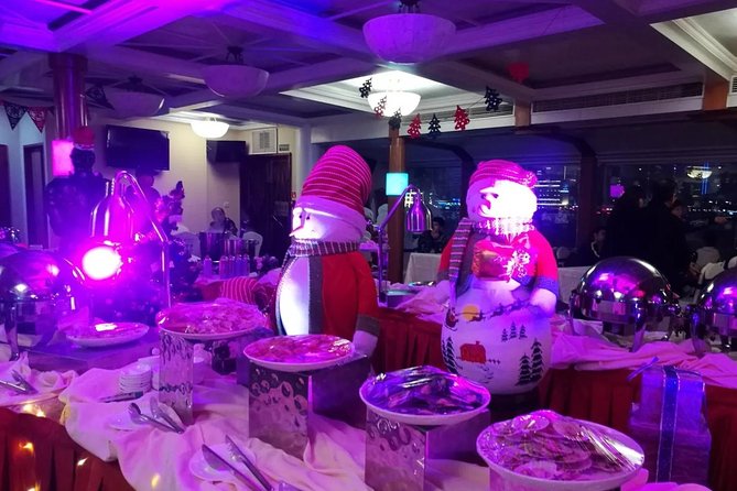 Shanghai Huangpu River Night Cruise with Buffet Dinner - Getting to the Bund: Your 30-Minute Photo Window