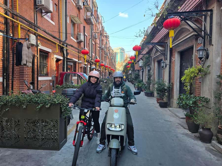 Shanghai Must-See and Foodie Test Bike Tour( Day & Night) - Crossing Nanjing Road without losing your day