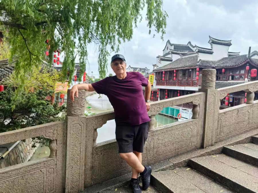 Shanghai Must-See and Foodie Test Bike Tour( Day & Night) - The ancient garden bridge and the ride toward the Bund