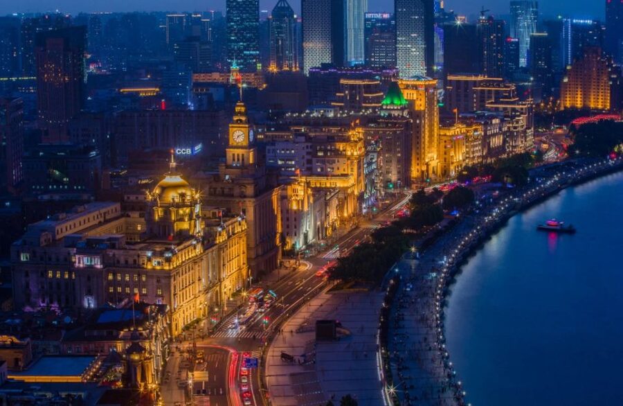 Shanghai: Night River Cruise Tour with Xinjiang Style Dining - On the water: the Bund-to-Pudong route you will actually remember