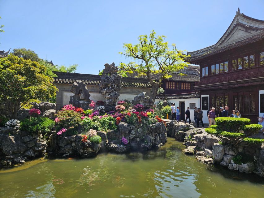 Shanghai: Private and Personalized Guided Tour - People Square and Xintiandi for the Shanghai city-center vibe