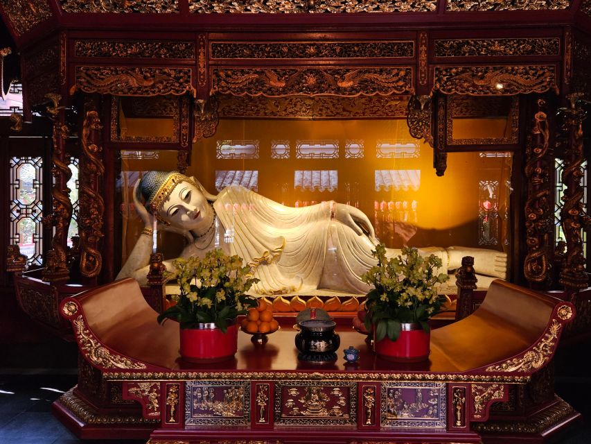 Shanghai: Private and Personalized Guided Tour - Jade Buddha Temple to the Bund, where the skyline story clicks