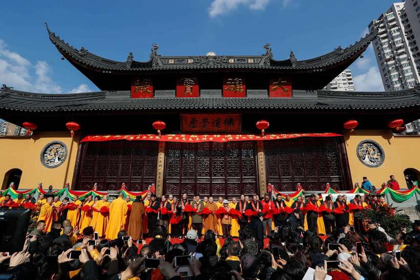 Shanghai Top 5 Highlights All Inclusive Private Day Tour - Yu Garden and the Bazaar: classic Shanghai texture in one walk