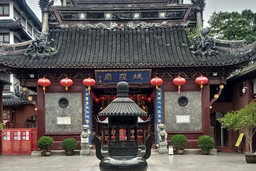 Shanghai: Yu Garden and City God Temple Walking Tour - City God Temple: Taoist Beliefs Meet a Marketplace That Still Works
