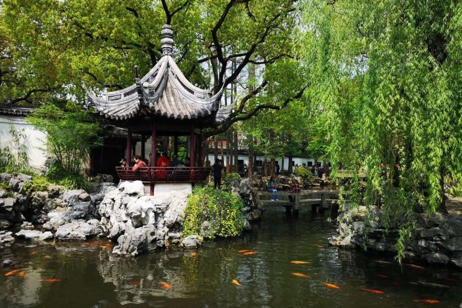 Shanghai: Yu Garden and City God Temple Walking Tour - Guide Quality Matters: What to Look for on This Route