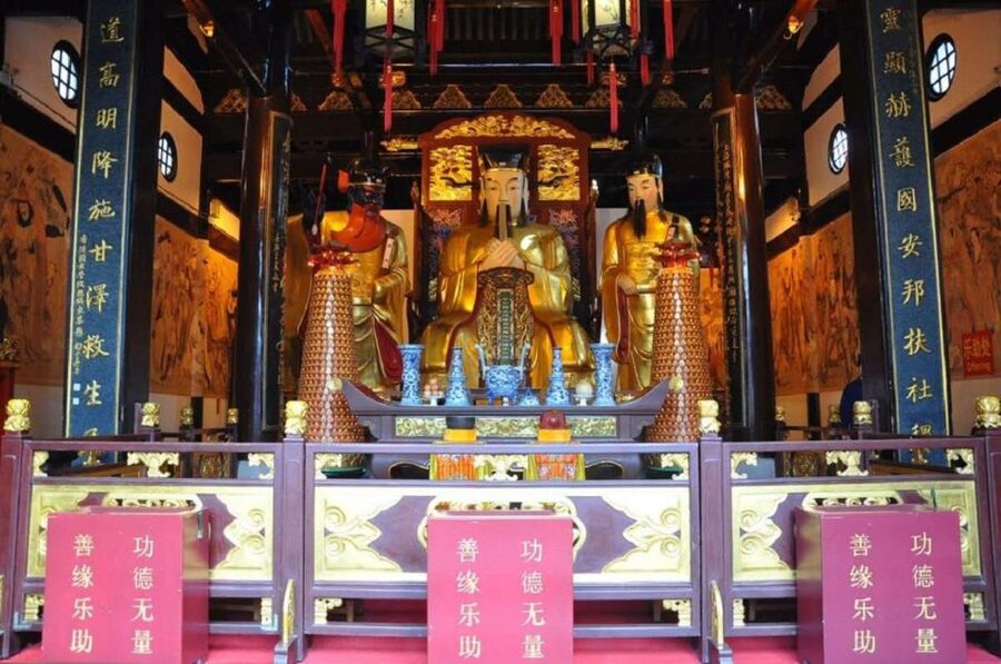 Shanghai: Yu Garden and City God Temple Walking Tour - Who This Tour Suits Best (and Who Might Skip It)