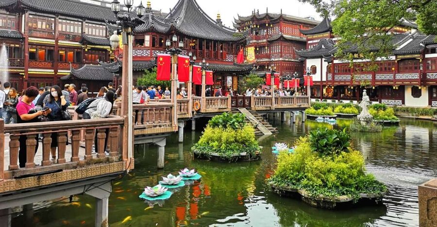 Shanghai: Yu Garden and City God Temple Walking Tour - Yu Garden Old Street: Shops, Crafts, and How Bargaining Actually Works
