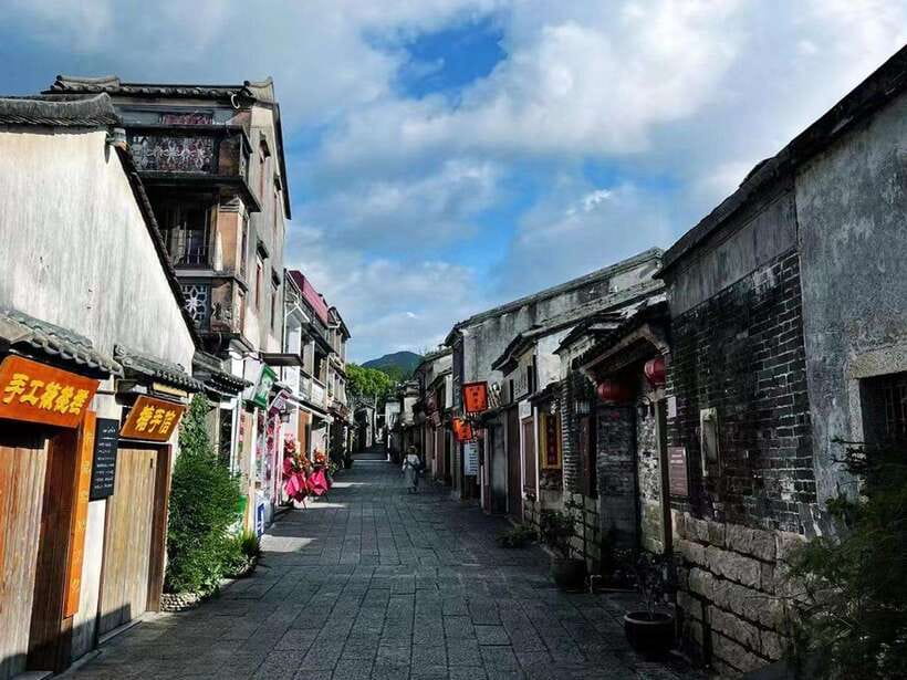 Shenzhen: Dapeng Peninsula Day Tour with Hotel Pickup - Getting There From Futian: Hotel Pickup and a Small-Group Day Plan