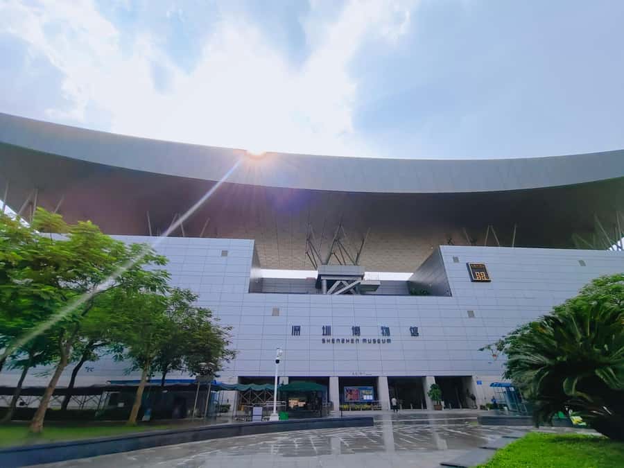 Shenzhen History , Culture & Scenic + (Drone Delivery) tour - The tram up to Lian Hua Park, then the climb