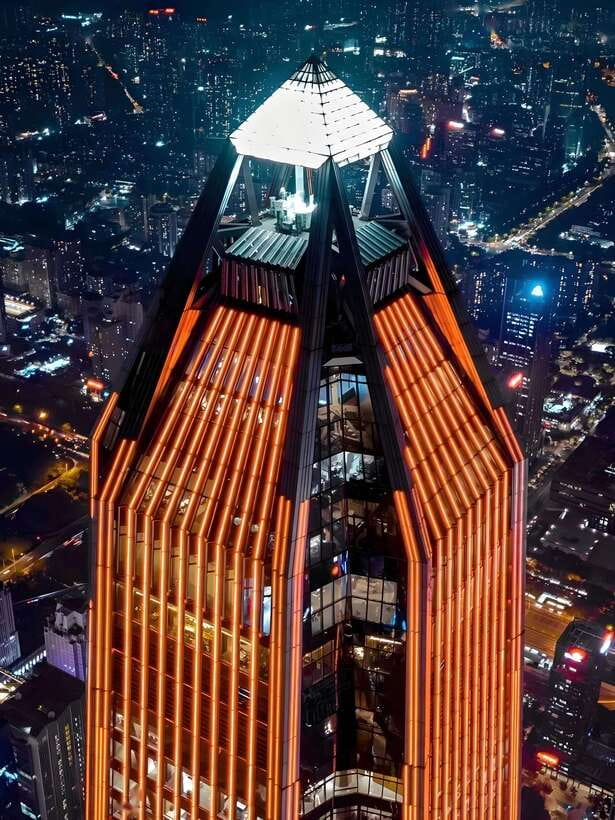ShenZhen: Tallest Building with Luxury Meal on Highest Floor - The restaurant setup: luxury seafood while you watch the city