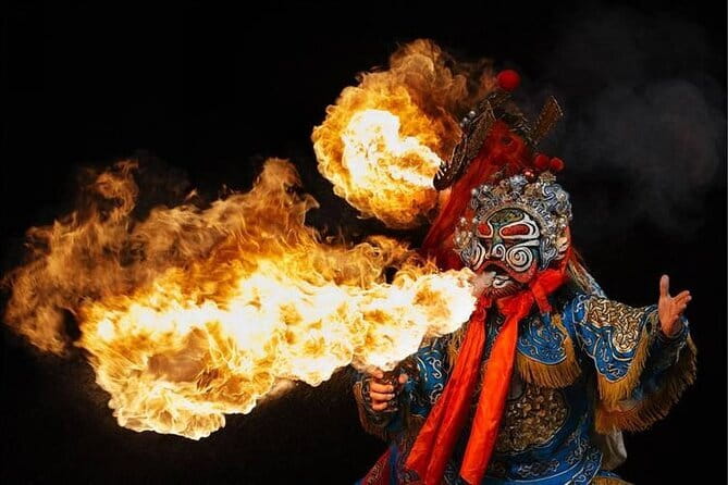 Sichuan Opera with face-changing at Sichuan opera theater - English subtitles and how to follow without Chinese