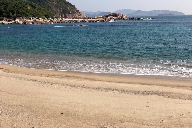 Small Group Hiking Day Tour to Lamma Island Hong Kong - From Aberdeen Harbour to Lamma Island, the day starts with a real change of pace