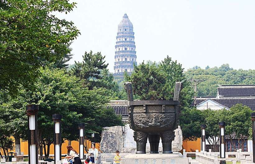 Suzhou Private Guided Day Trip from Shanghai by Bullet Train - The guides make or break the day, and this one has strong names