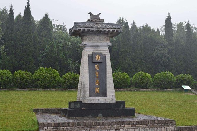 Terra-Cotta Warriors & Horses Essential Full Day Tour from Xi'an - Chinese lunch included: what it is, and what to expect