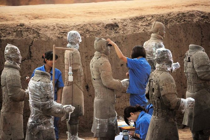 Terracotta Warriors, City Wall and Muslim Food Street - How this private Xian day tour actually helps you