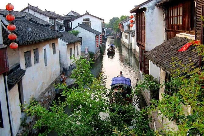 Tongli and Zhouzhuang Water Town Private Day Tour from Suzhou - Zhouzhuang Water Town: Big, Famous, and a Bit More Commercial