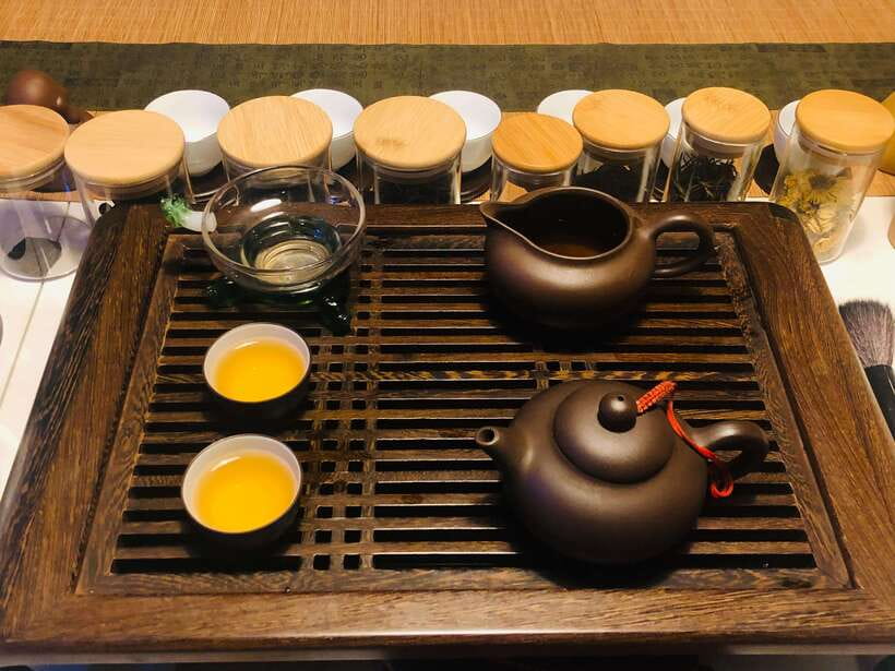 Traditional Chinese Tea Ceremony Experience - How the tea master teaches you: smell, water temperature, and steeping timing