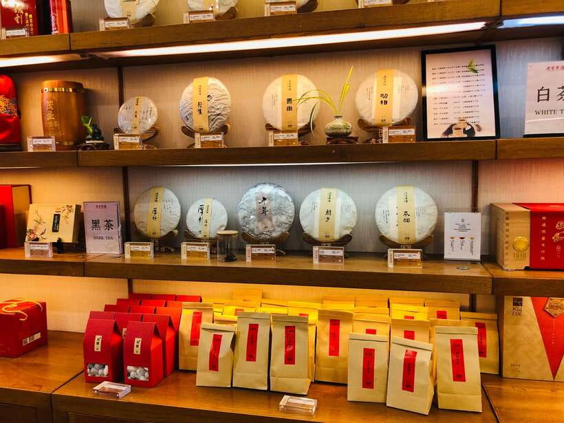 Traditional Chinese Tea Ceremony Experience - The setting and the people: Hutong Calligraphy and English hosts