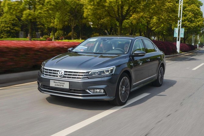Transfer From City to Shanghai Pudong Airport （English Driver） - The car ride basics: luggage, comfort, and small perks