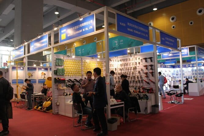 Translator Shopping Assistant and Business Tour Guide Service - Canton Fair Complex to Baiyun Leather City, your sourcing circuit
