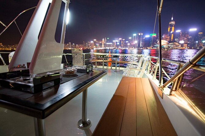Victoria Harbour Yacht Night Cruise - DREAMER:Tourguide & Photos - The Symphony of Lights viewing plan, plus photo help that actually matters