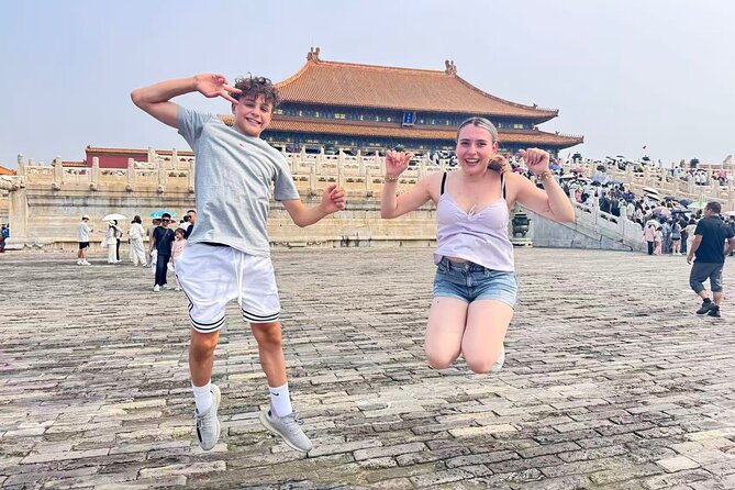Visit 6 amazing top attractions at Beijing within 2 full days - How the guide and included meals improve the whole trip