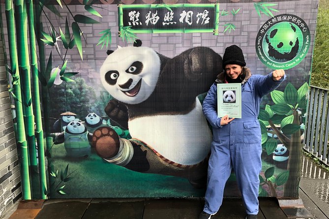Visiting Dujiangyan Yaan Wolong Panda Base Optional Volunteering - Lunch break and small comforts on a full-day schedule