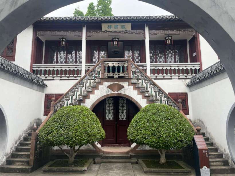 Water Town Zhujiajiao Shanghai: Boat Ride,Sights,Bites&Sips - City God Temple and the Taoism Temple: seeing faith in the town’s everyday life