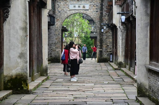 Wuzhen and Xitang Water Town Private Full Day Trip from Shanghai with Lunch and Dinner - Lunch in Wuzhen: Included, Local, and Easier Than You Think