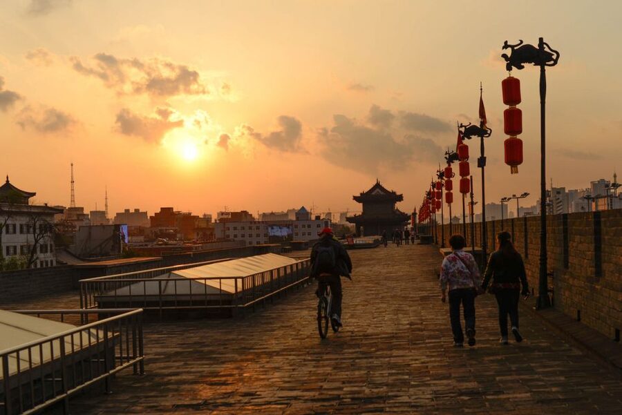 Xi'an City Wall Private Guided Tour with Cycling Option - Cycling Option: Faster Views, More Photos, Same Human Scale
