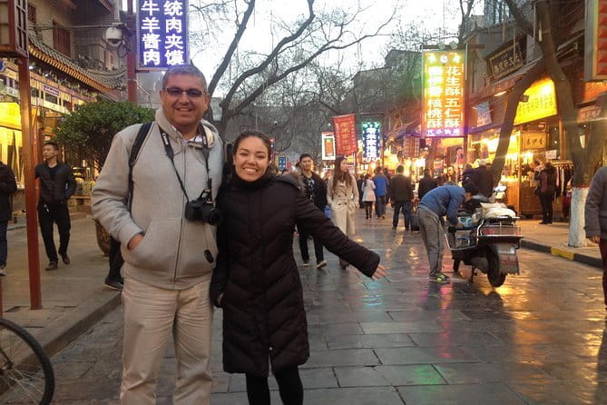 Xi'an Gourmet Walking Tour at Night - The guides make the whole thing feel personal