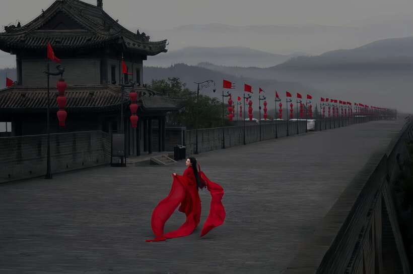 Xi'an: Hanfu and Tang Dynasty Costume Photo Shoot - Photos delivery, what raw versus retouched means for your keepsake set