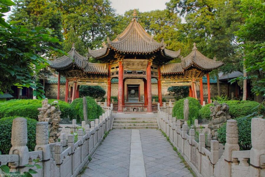 Xi'an Muslim Quarter Night Market Foodie Walking Tour - Great Mosque or Gaojia Courtyard: Pick Your Architecture Story